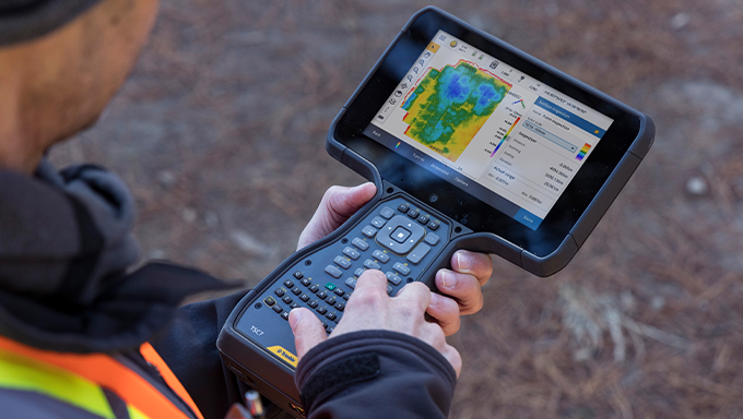 surveyor holding tsc7